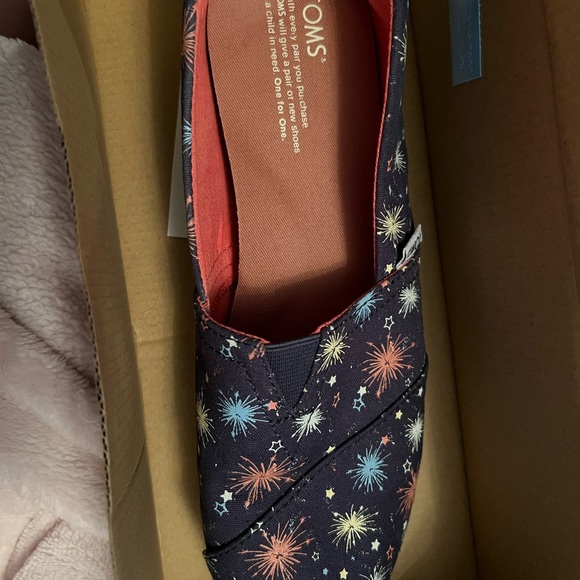 Toms - Picture 3 of 7